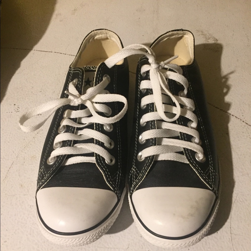 Converse lo-top leather shoes size 8W - 6M
